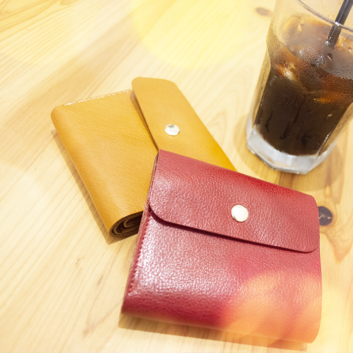 ラフィカロの二つ折りサイフ